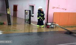 Zalane drogi i posesje, połamane drzewa. Burze nad powiatem ząbkowickim [video] [aktualizacja]