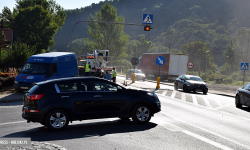 Malowanie pasów na przejściu dla pieszych w Bardzie. Utrudnienia w ruchu