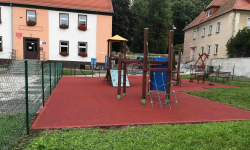 Modernizacje placów zabaw w Zwróconej i Stolcu dobiegła końca