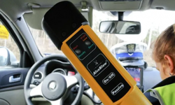 Kierował pod wpływem środków odurzających i z zakazem prowadzenia pojazdów. Wpadli też pijani