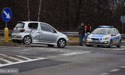 Zderzenie toyoty z ciężarówką na skrzyżowaniu krajowej ósemki z ul. Legnicką [foto]