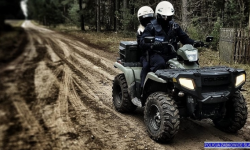 Ząbkowiccy policjanci nadal pełnią służbę na granicy z Białorusią