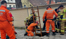 W Złotym Stoku zapadł się fragment drogi, a pod nią...tajemniczy tunel