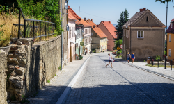 Ruszają zdjęcia do serialu „Szadź” w Srebrnej Górze. Utrudnienia dla kierowców