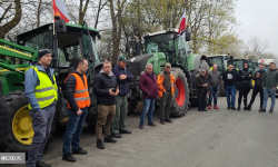Trwa protest rolników. Kilkadziesiąt traktorów wyjechało na ósemkę [foto] [video] [aktualizacja]