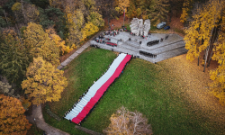 Biało-czerwona u podnóża Piastowskiego Orła