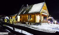 Pożar w budynku mieszkalnym w Laskach [foto]