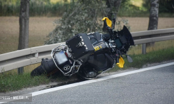 Zderzenie samochodu osobowego z motocyklem na krajowej ósemce [foto] [aktualizacja]