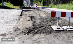 Trwa drugi etap przebudowy drogi powiatowej w Brzeźnicy. Wyznaczono objazd