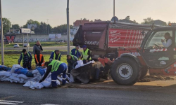 Worki z piaskiem jadą z Ząbkowic Śląskich do Wrocławia