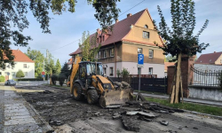 Rozpoczęły się prace przy przebudowie ulic Klasztornej, Rynek i Kościuszki w Ziębicach 