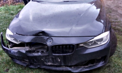 „Driftował” w centrum Ząbkowic Śląskich. Swoją próbę zakończył na świątecznych ozdobach [video]