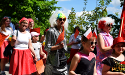 Towarzysze i towarzyszki na ulicach! Pierwszomajowy marsz otworzył Majówkę w Srebrnej Górze [foto]