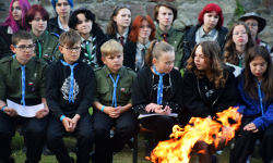 Blask ognia, dźwięk gitar i harcerskie melodie – ruszył Srebrnogórski Festiwal Piosenki Harcerskiej