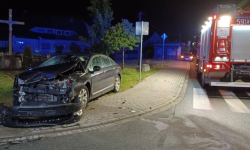 Zderzenie citroena i toyoty na skrzyżowaniu w Ząbkowicach Śląskich [aktualizacja]