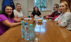 Nowa ścieżka sensoryczna i infrastruktura rekreacyjna powstanie w Mąkolnie. Podpisano umowę 