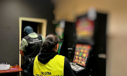 Zlikwidowano nielegalny salon gier w Ziębicach. Zabezpieczono automaty i gotówkę