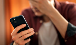 Uwaga na oszustów podszywających się pod policjantów. Nie daj się zmanipulować