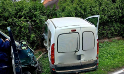 Zderzenie volkswagena i renault w Niedźwiedniku [foto]