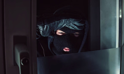 Włamanie w Ziębicach. Sprawca zatrzymany w kilkanaście godzin, odzyskano mienie i ujawniono narkotyk