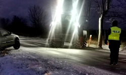 Trudne warunki na drogach. Ząbkowicka policja apeluje o ostrożność
