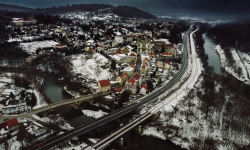 Trzy razy więcej zgonów niż urodzeń. Dane statystyczne gminy Bardo za 2025 rok