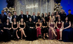 Maturzyści z „Wrocławskiej” bawili się na studniówce [foto]