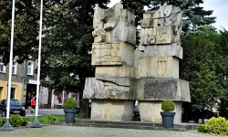 Blisko 300 tys. zł dla Ząbkowic Śląskich. Rewitalizacja przy pomniku i działania dla mieszkańców