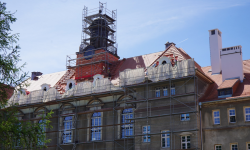 Postępują prace przy termomodernizacji liceum w Ząbkowicach Śląskich