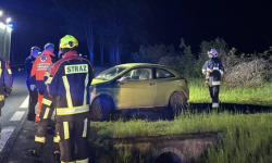 Nocna interwencja na krajowej ósemce. Samochód w rowie, kierowcy nie było na miejscu