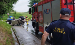 Nietrzeźwy kierowca dachował w Ziębicach i próbował uciec. Ujęli go strażnicy miejscy