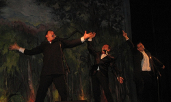 Kabaret pod Wyrwigroszem życzył Ząbkowiczanom remontu ZOK-u