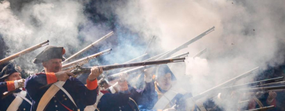 Rekordowe święto Twierdzy Srebrna Góra. Ponad 180 rekonstruktorów i tysiące gości