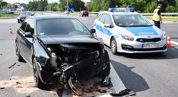 Zderzenie Audi i Forda na krajowej ósemce