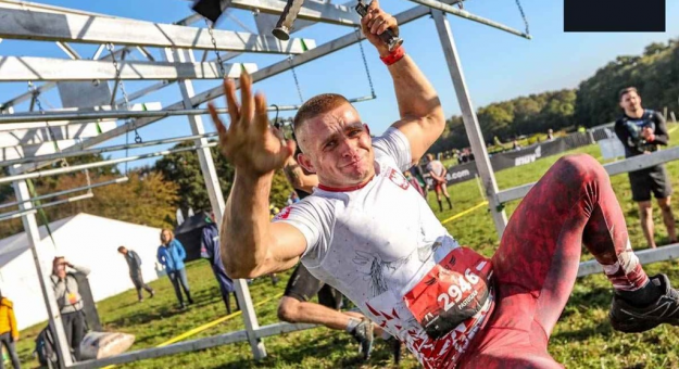 	Paweł Pastuszka od czterech lat z sukcesami startuje w biegach z przeszkodami