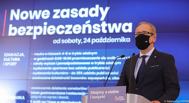 - Przed nami krytyczny tydzień. Przesądzi się, czy będziemy mieli do czynienia z eskalacją, czy ten wzrost zachorowań się zmieni. Spełniają się czarne scenariusze - mówił minister zdrowia Adam Niedzielski podczas dzisiejszej konferencji prasowej