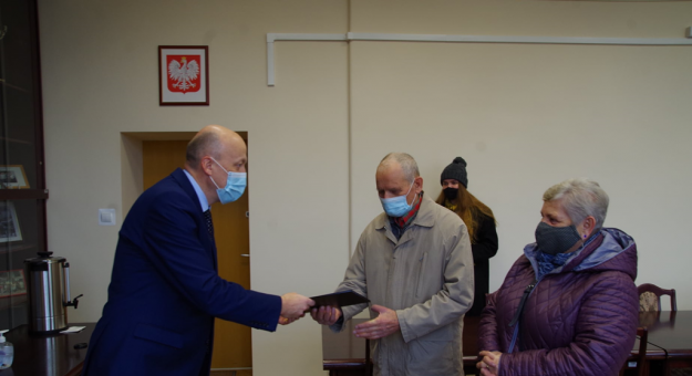 50 lat małżeństwa. Państwo Kowalczyk otrzymali dyplom i pamiątkowe medale [foto]