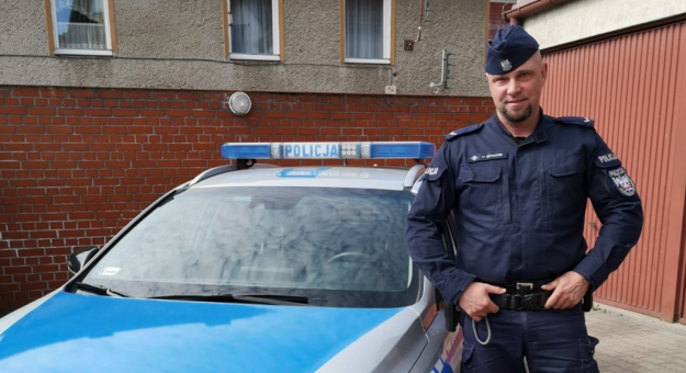 Sierż. Mariusz Bernaczek uratował życie starszej kobiety