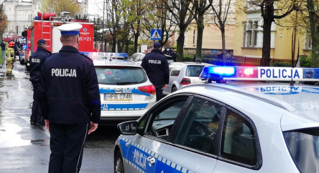 Policjanci z Komendy Powiatowej Policji w Ząbkowicach Śląskich oddali hołd zastrzelonemu policjantowi