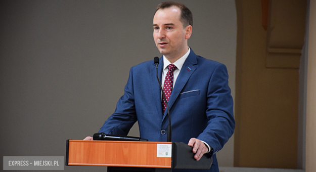 Burmistrz Marcin Czerniec otrzymał wotum zaufania oraz absolutorium za realizację budżetu w 2021 rok