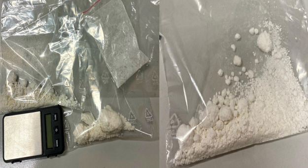 Amfetamina, którą zabezpieczyli policjanci przy 38-latce oraz w mieszkaniu 19-latka