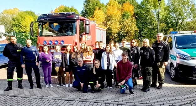 „Dzień Otwarty Bezpieczeństwa” w szkole podstawowej w Budzowie z ząbkowicką policją