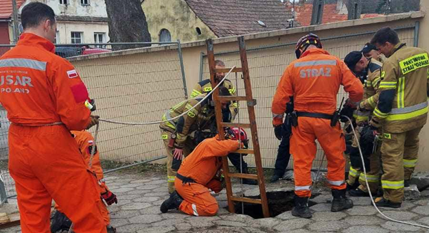 Bezprawnie wydrążony tunel, po zgłoszenie przez mieszkańców katastrofy budowlanej, był sprawdzony i monitorowany przez specjalistyczną jednostkę Państwowej Straży Pożarnej z Wałbrzycha