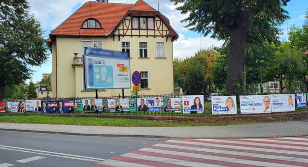 Ogrodzenie jednego z obiektów przy al. Niepodległości w Ząbkowicach Sląskich