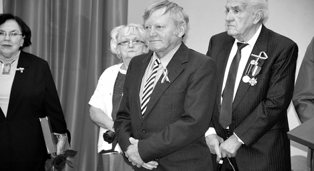 W wieku 73 lat zmarł Fryderyk Żaba - były radny Rady Miejskiej w Bardzie, sołtys Przyłęku. W 2006 roku otrzymał tytuł Zasłużonego dla Miasta i Gminy Bardo. Został także wyróżniony tym tytułem w 2018 roku podczas obchodów 100-lecia odzyskania Niepodległości przez Polskę
