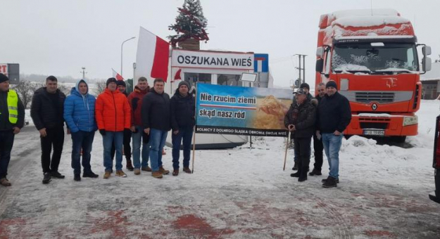 Rolnicy z powiatu ząbkowickiego protestują na przejściu granicznym w Medyce