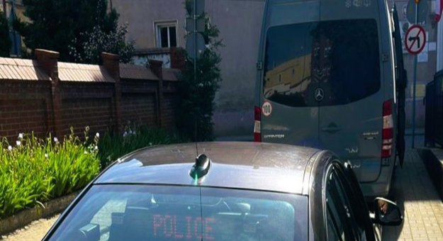 Policjanci skontrolowali autokar, który miał zawieźć przedszkolaków na wycieczkę szkolną i nie dopuścili go do dalszej jazdy