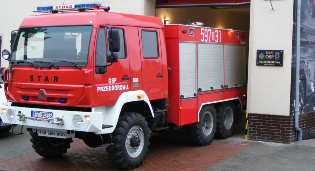 Strażacy-ochotnicy z Przedborowej aktualnie wyjeżdżają do akcji Starem 266 M z 2014 roku z 220-konnym silnikiem Mana, sześciobiegową skrzynią biegów, nową dwuzakresową autopompą pożarniczą o wydajności 2000 l/min