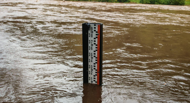 14 września na godz. 13 poziom wody w rzece Nysie Kłodzkiej wynosi ponad 300 cm i wciąż rośnie