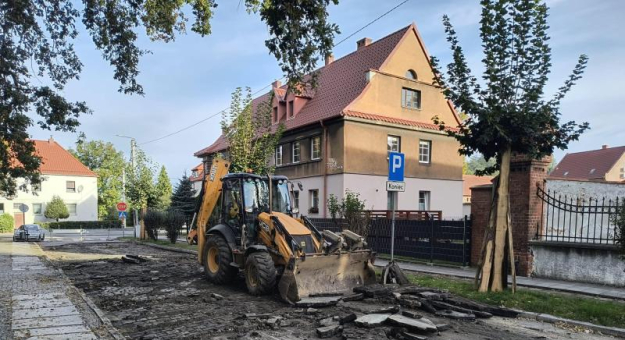 Rozpoczęły się prace przy przebudowie ulic Klasztornej, Rynek i Kościuszki w Ziębicach 